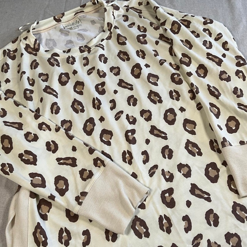 Womens Wonderly Studio Oversized Leopard Print Tunic Blouse (Small)